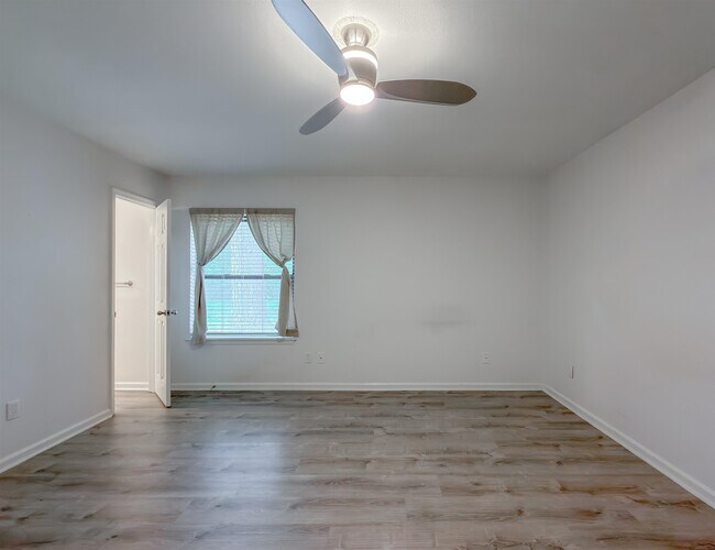 Building Photo - 3200 Langley Cir