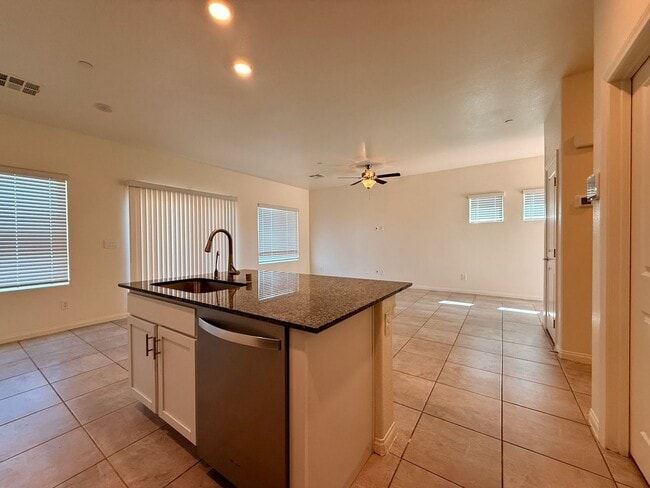 Building Photo - NEWLY UPGRADED 3 BED 2.5 BATH 2 CAR GARAGE...