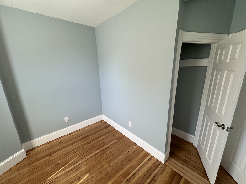 Building Photo - 29 Cameron Ave