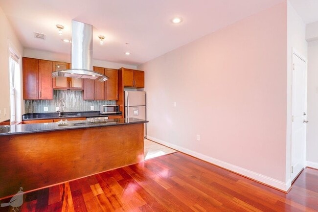 Building Photo - 3573 Warder St NW