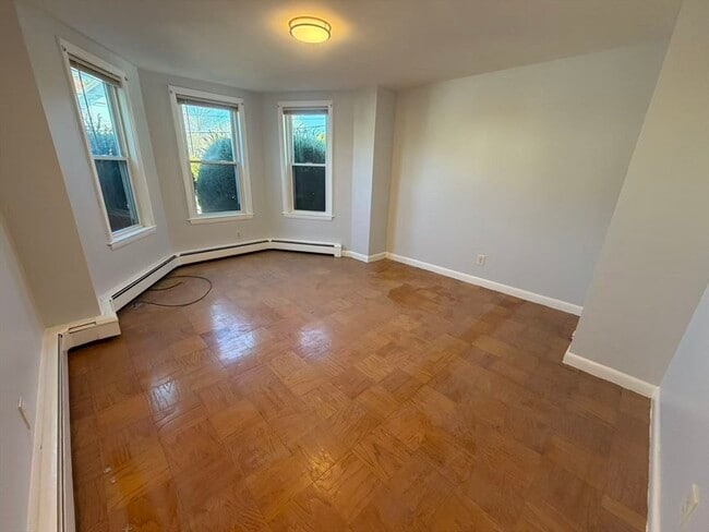 Building Photo - 102 Central St