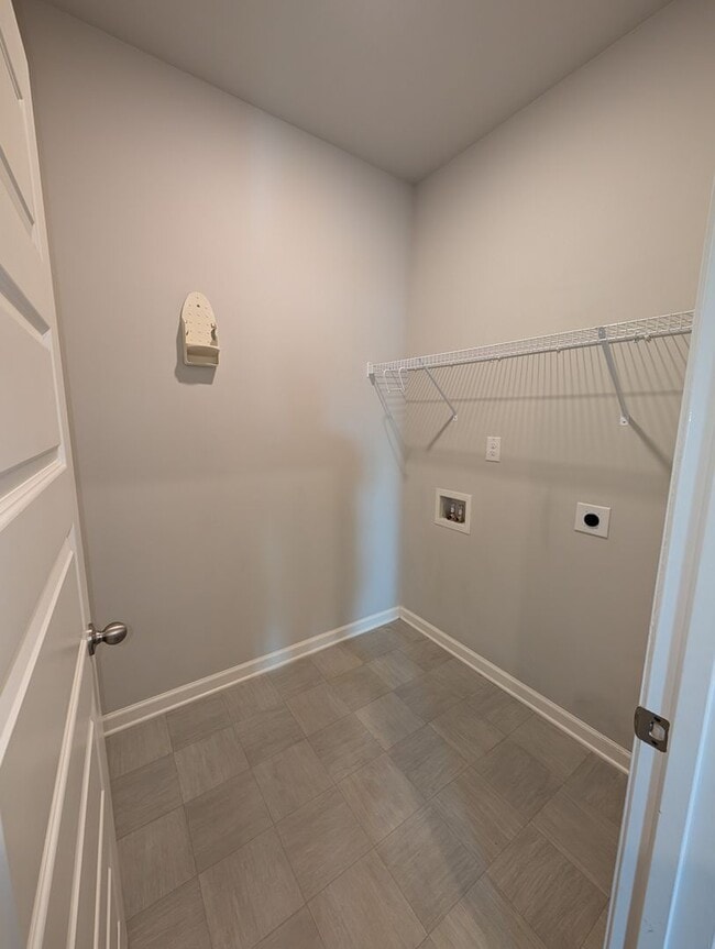 Building Photo - 445 Saffron Ct