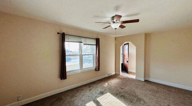 Building Photo - COMING SOON! Charming 2-Bedroom 1 Bathroom Home in Bellevue