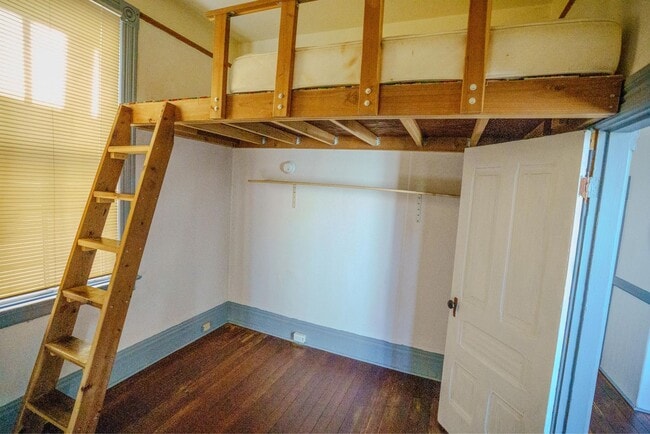 Building Photo - Victorian Charm and City Convenience – 3-B...