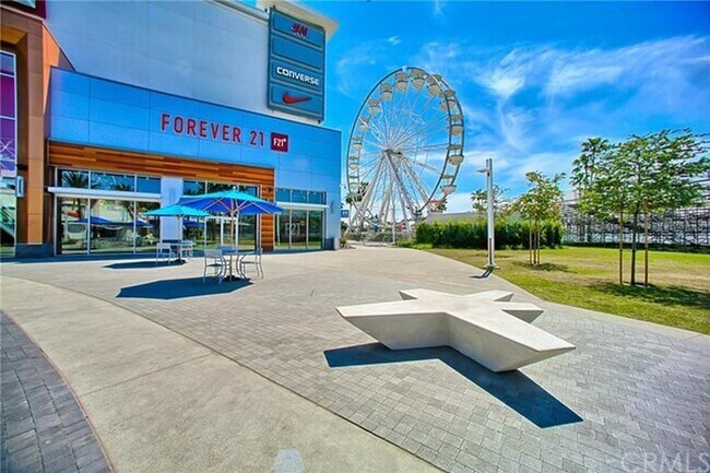 Building Photo - 133 The Promenade N