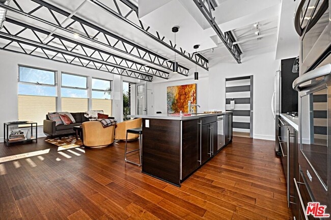 Building Photo - 1250 N Harper Ave
