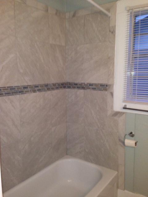 Tub Shower-1 - 1839 McDowell St