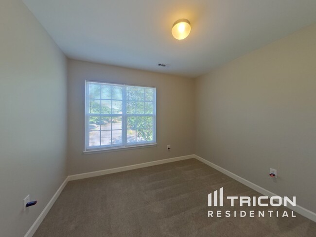 Building Photo - 2425 Reid Oaks Dr