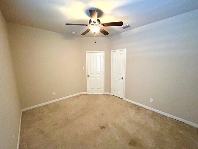 Building Photo - Modern Home with Fenced Backyard, Community Pool & Playground!