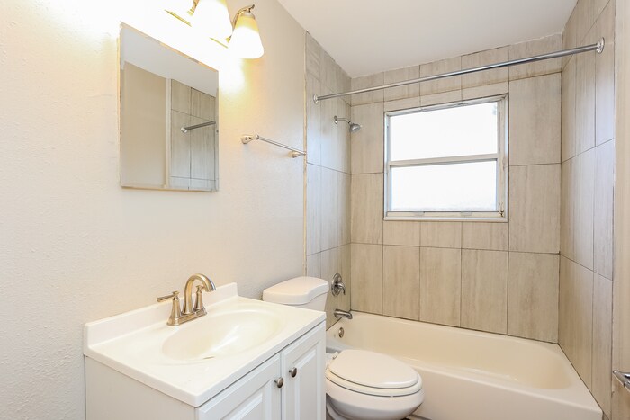 Building Photo - 6916 Jack Horner Ln