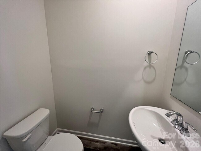 Building Photo - 574 N Broad St