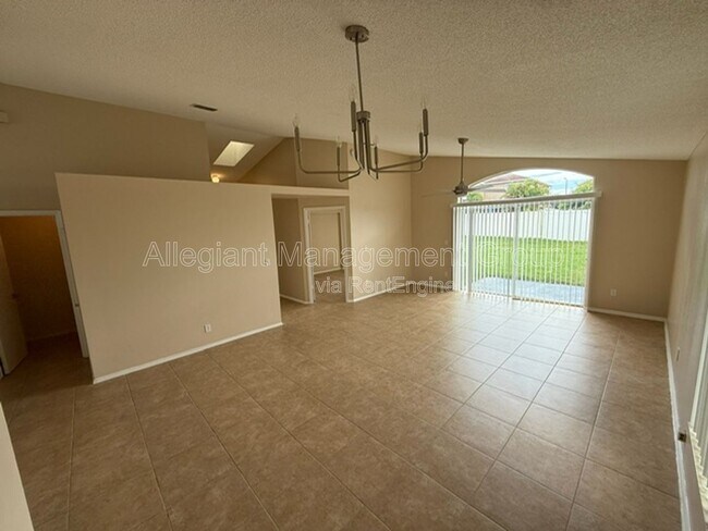 Building Photo - 1448 Avleigh Cir