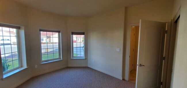 Building Photo - 9616 Vincenzo Dr