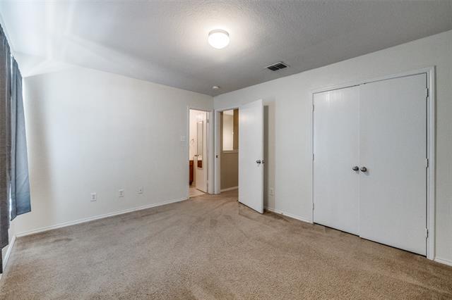 Building Photo - 2326 Kingsway Dr