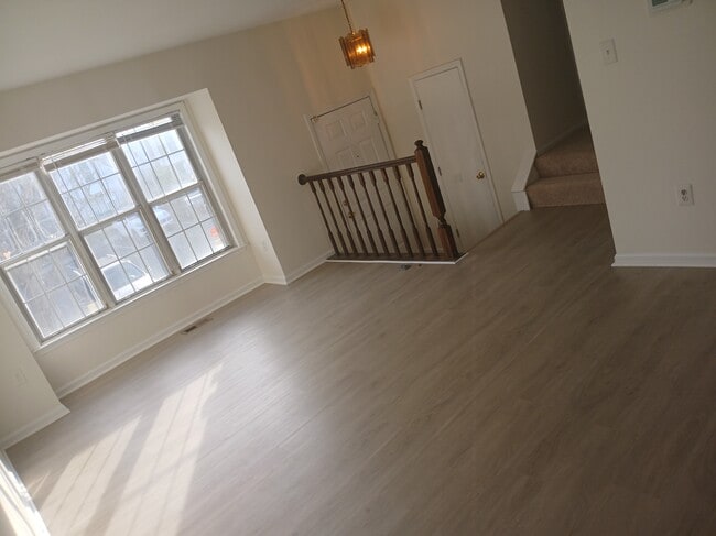 Building Photo - 103 Joyceton Terrace