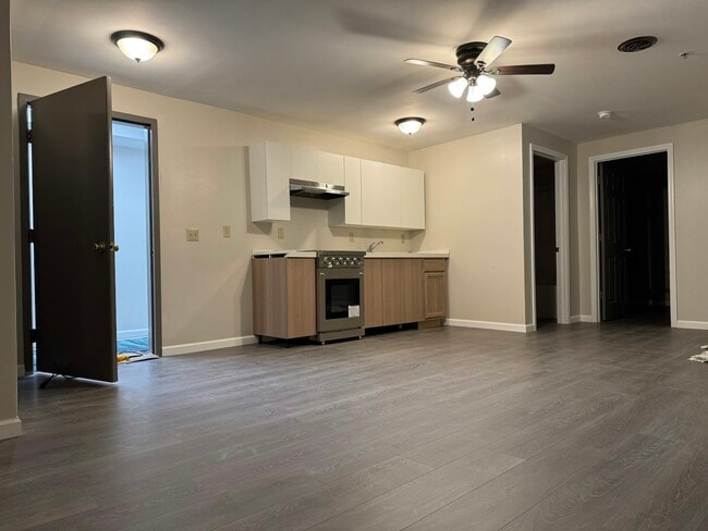 Primary Photo - 355 S Main St