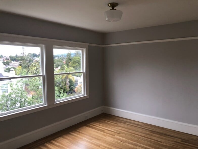 Building Photo - 487 Fairbanks Ave