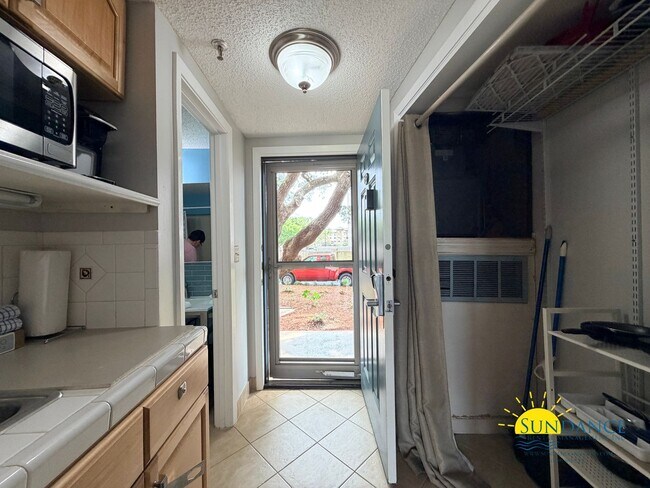 Building Photo - Fully Furnished Condo Unit in Fort Walton Beach!