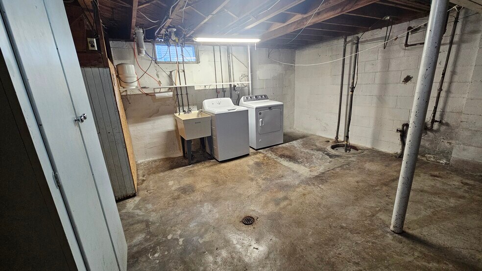 Laundry - 2259 Cambridge Rd