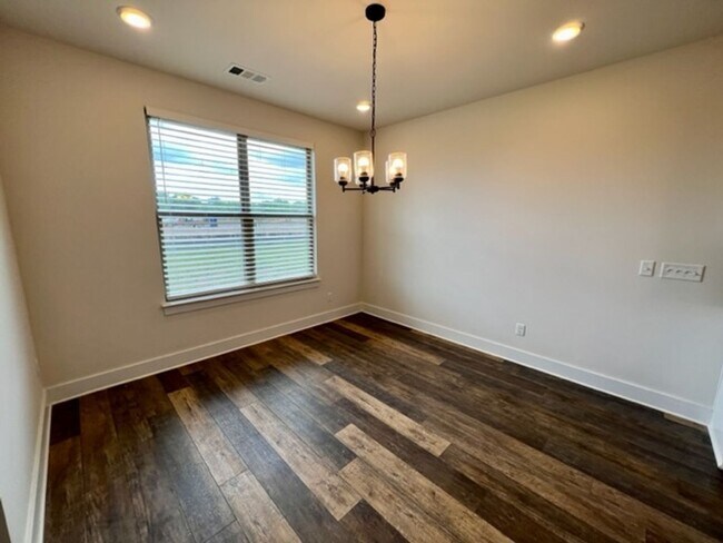 Building Photo - Beautiful 4 Bed/ 3.5 Bath Home in Newly Built Rivers Edge!