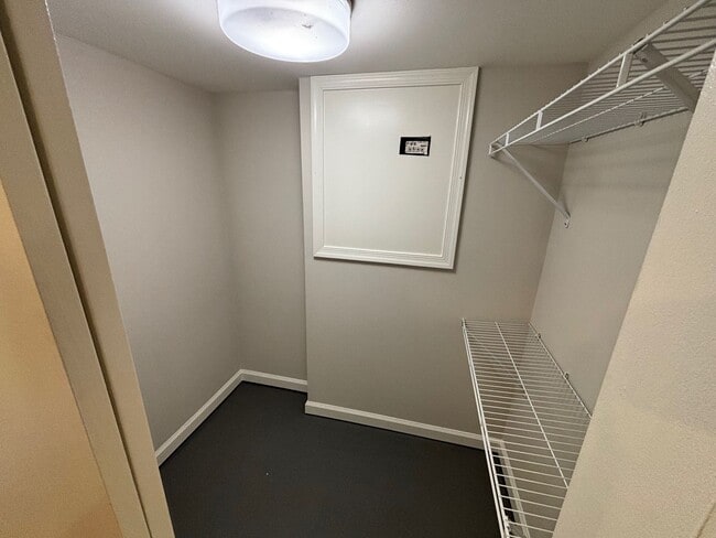 Building Photo - 2705 Fort Dr