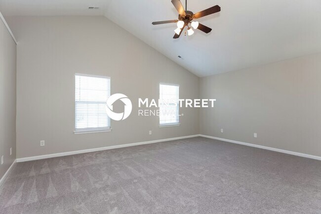 Building Photo - 4 Bedroom Pet-Friendly Home in Charlotte, NC with Main Street Renewal