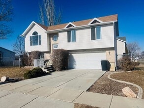 Building Photo - Beautiful remodeled home with fenced backyard and 2 car garage