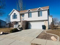 Building Photo - Beautiful remodeled home with fenced backyard and 2 car garage