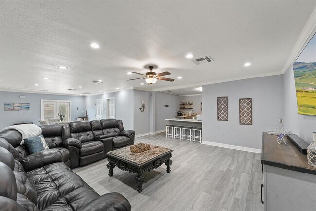 Building Photo - 3328 Bernardo De Galvez Ave