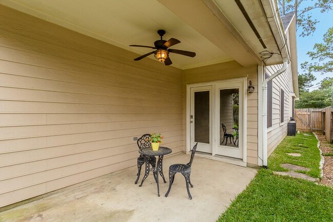 Building Photo - 15230 Ledgewood Park Dr
