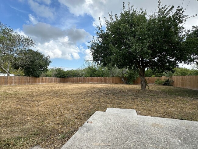 Building Photo - Ready for move in