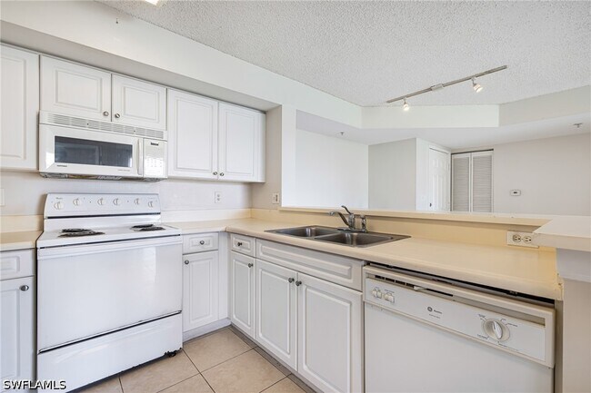 Building Photo - 1265 Wildwood Lakes Blvd