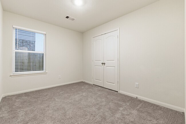 Building Photo - 345 Lone Mountain Dr