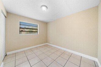Building Photo - 1552 NW 15th Terrace