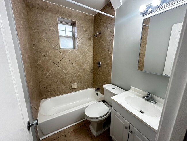 Building Photo - 4632 Hillside Rd SE