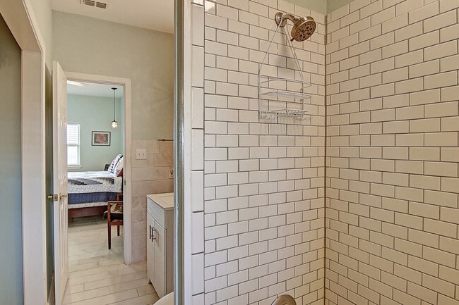 Building Photo - 602 Sea Breeze Ln