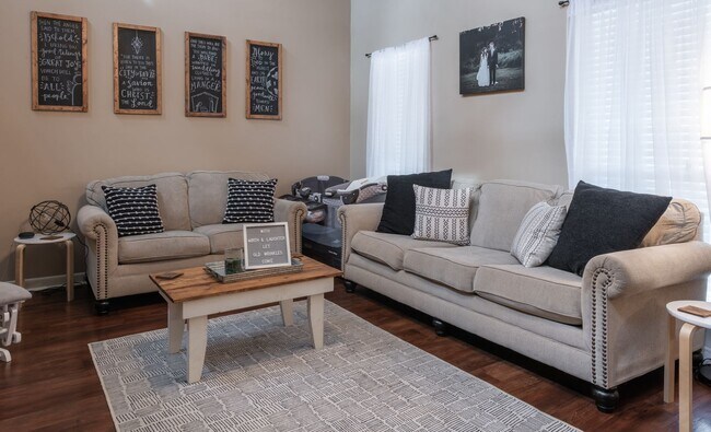 Building Photo - Woodshire Duplexes & Townhomes