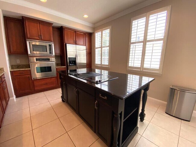 Building Photo - 4570 Virginia Dr
