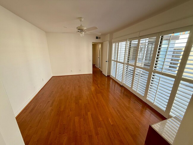 Building Photo - Charming 2-Bedroom Condo in the Coveted Ca...