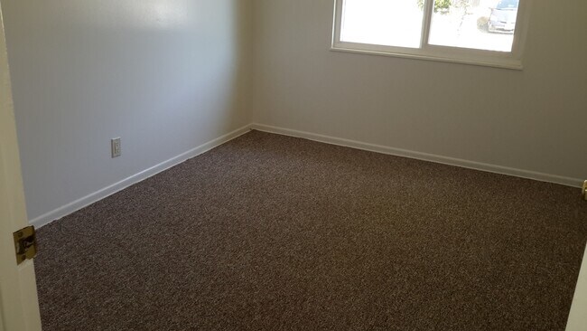 Building Photo - 131 Ramona Dr