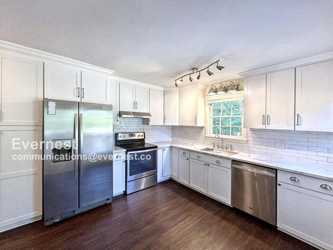 Building Photo - 1807 Dresden Dr NE
