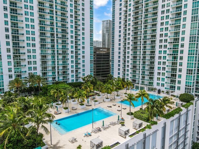 Building Photo - 950 Brickell Bay Dr