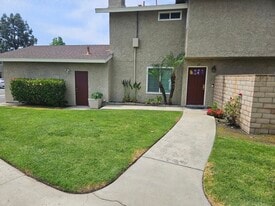 Townhouse - 4195 Kingsley St