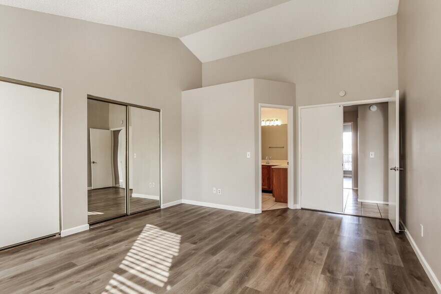 Building Photo - 6307 W Kings Ave