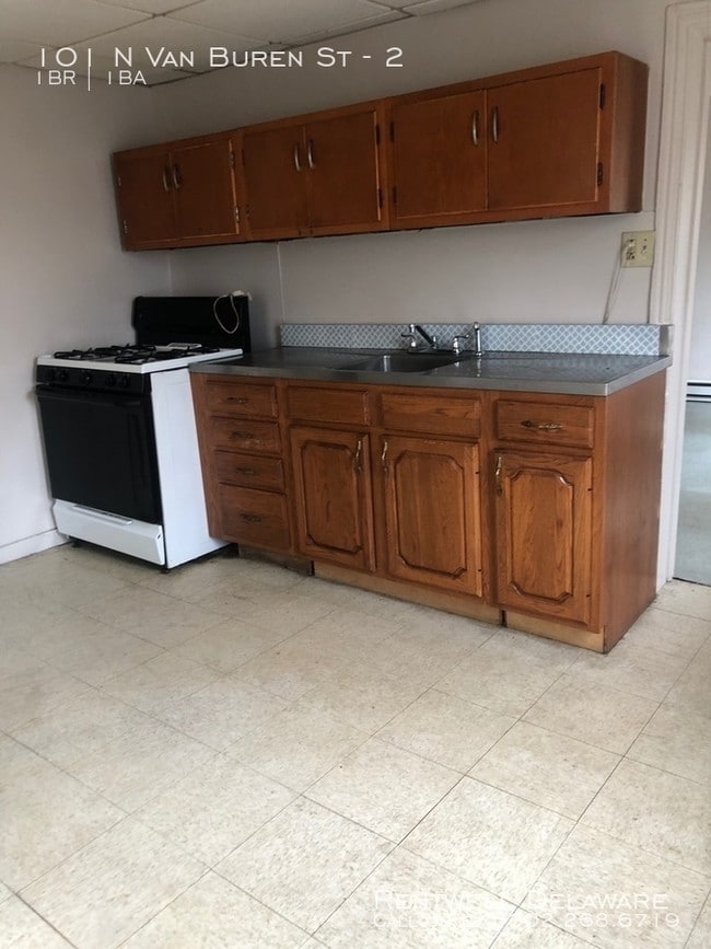 (750.00) 1 bedroom 1 bath SECTION 8 APPROVED 101 N Van Buren St