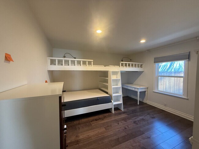 Building Photo - Single story - 3 bedroom, 3 bath + bonus room