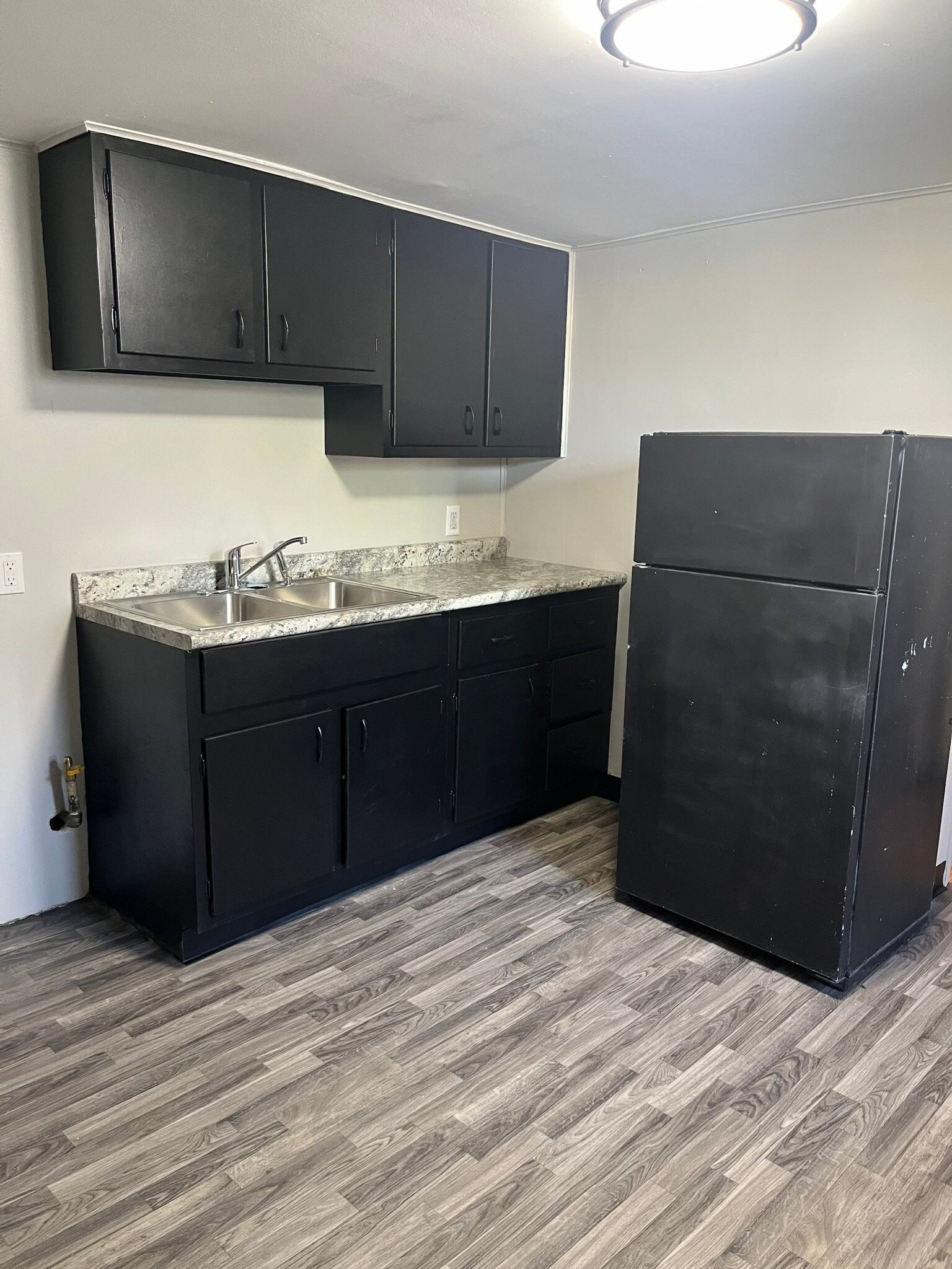 Building Photo - 1508 W 14th St