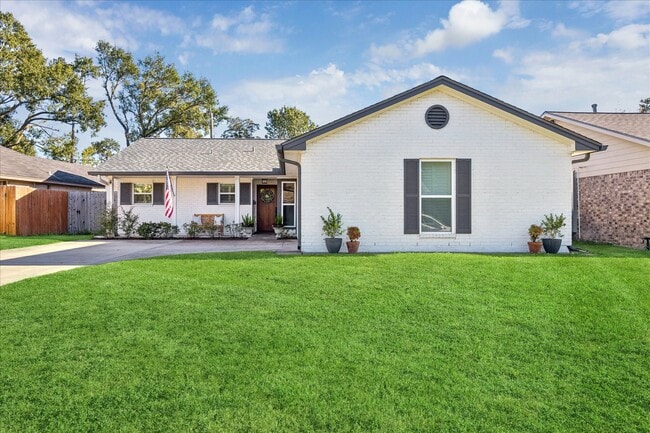 Primary Photo - 5907 Hewitt Dr