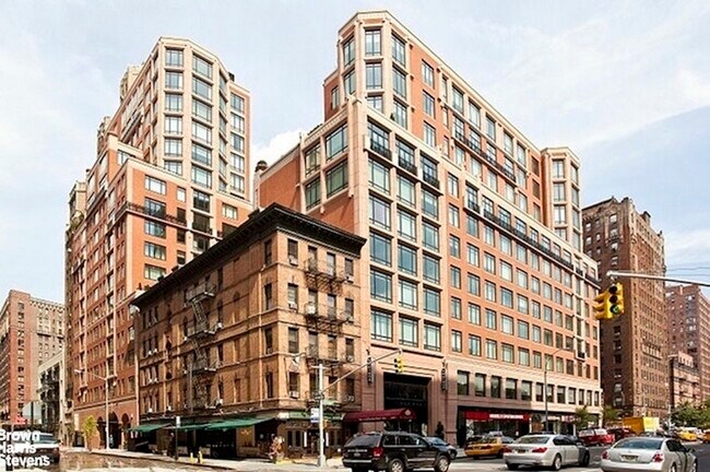 Building Photo - 169 W 76th St