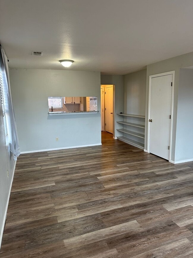 Building Photo - 1185 S Gilbert St